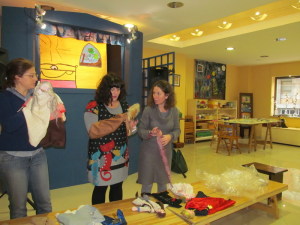 Francesca, Alessandra e Serena negli spazi creativi di Lunaria