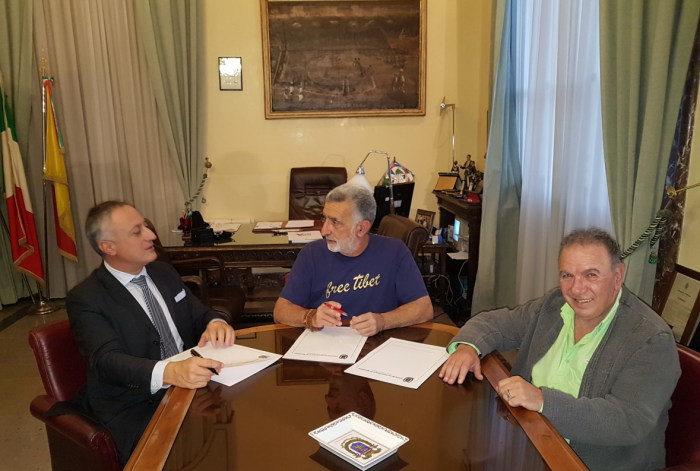 Palazzo dei Leoni, firmato l’atto di concessione in comodato d’uso del “Villaggio Turistico Le Rocce” di Taormina