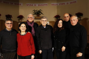 Foto di gruppo con monsignor Cingari