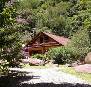 La Casa realizzata all'interno del parco  che la baronessa Calì ha realizzato in Brasile