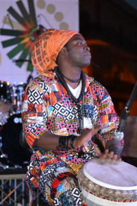 Percussionista dei Domi Africa Percu