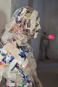 Mahonar Chiluveru scultura 1,60 mt vetroresina e carta mix media
