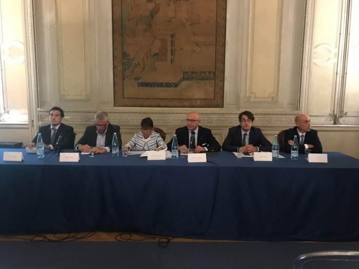 Agenda digitale siciliana, nel 2018 impegnati 106 milioni Banda ultra larga, aperti 62 cantieri in zone bianche Armao: “La Sicilia prima regione a investire su infrastruttura in fibra ottica”