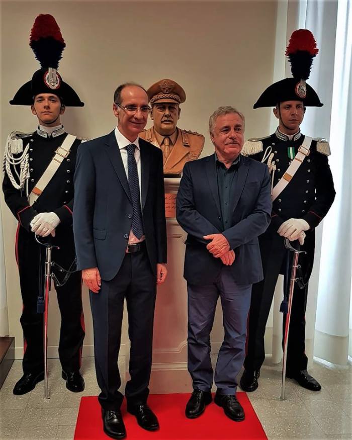 Il TAR di Catania intitola un aula al Generale Carlo Alberto Dalla Chiesa: nel corso della cerimonia la posa in opera del busto del generale del Maestro scultore Turi Azzolina