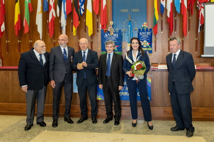 Il Comune, l’A.N.C.R.I. ed altre associazioni di Messina hanno celebrato la giornta nazionale del Tricolore con un interessante e partecipato incontro, un viaggio tra i valori e i simboli della Repubblica
