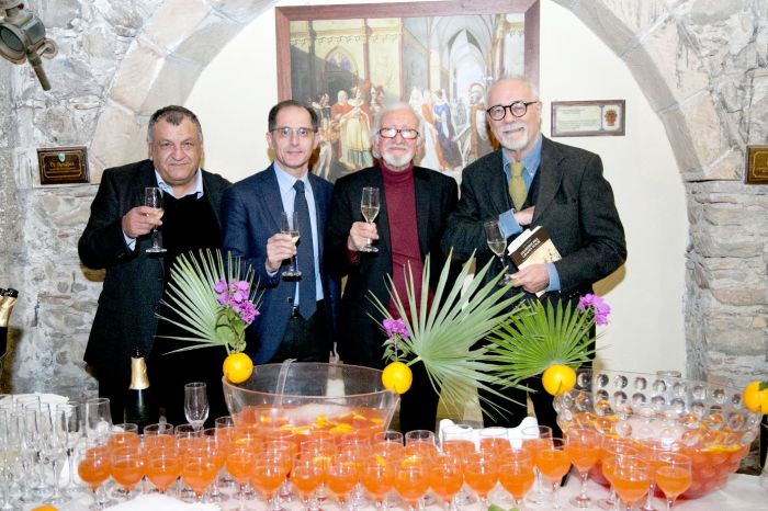 A Taormina presentato il libro del M° Nino Buda sul Grand Tour dei viaggiatori del 700/800 a Giardini: all’evento è intervenuto il Sindaco di Giardini Naxos e quello di Taormina