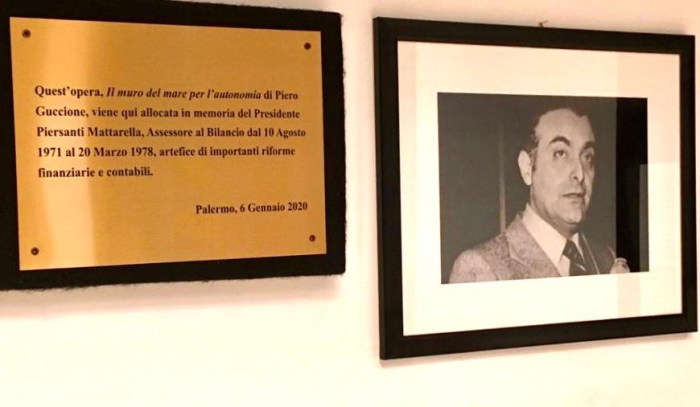 L’Assessorato regionale dell’Economia ricorda Piersanti Matterella con un opera del Maestro Guccione ed una targa in memoria dell’ex Presidente della Regione che fu anche assessore con delega al bilancio per sette anni