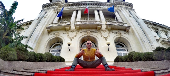 Marco Sentieri giovane cantante che si esibirà a Sanremo realizza un documentario sulla città del Festival