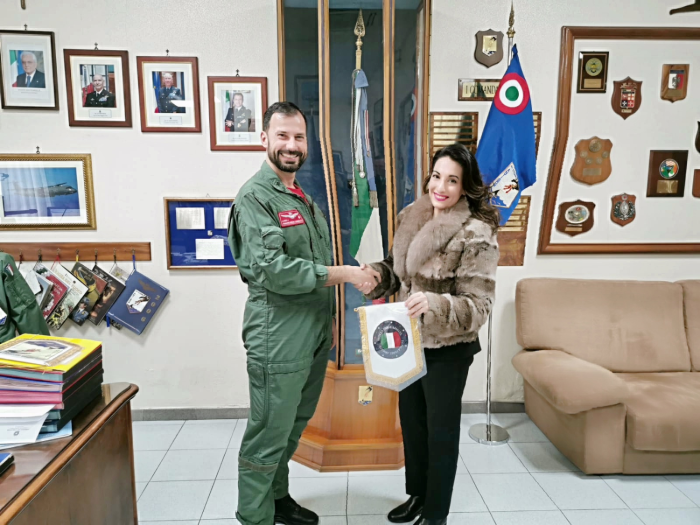 La messinese Avv. Silvana Paratore Segretario regionale Sicilia dell’associazione tutela Forze Armate in visita all’aeroporto dell’aeronautica militare di Sigonella