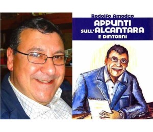 Rodolfo Amodeo con la copertina del libro "Appunti sull'Alcantara"