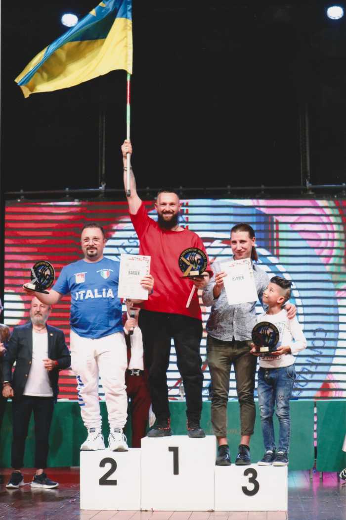 Il Campione del Mondo Carmelo Giuffrè ancora protagonista con due titoli mondiali al Festival internazionale della coiffeur e dell’estetica di Paestum edizione 2021