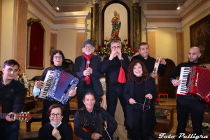 I musicanti del Gruppo Folk Naxos con il Maestro Nino Buda