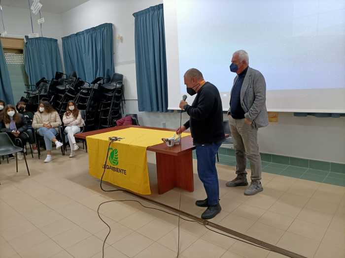 Al Liceo Scientifico di Giardini Naxos presentato il progetto ecologico Italia-Malta Bioblu per la rimozione dei rifiuti delle spiagge