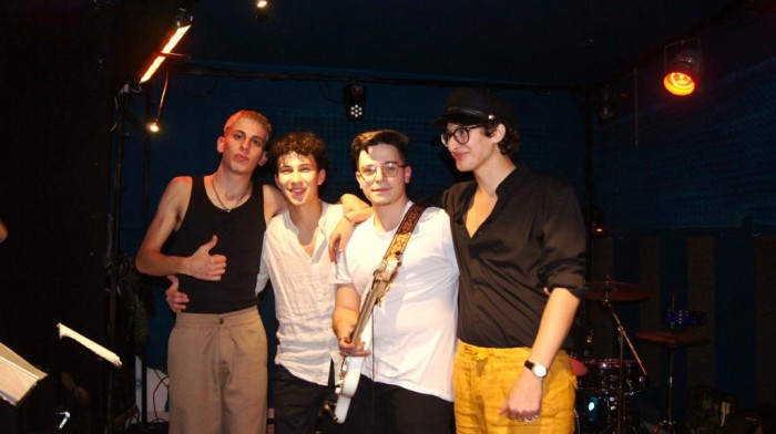I “Topless” band musicale emergente dalle ampie prospettive di successo