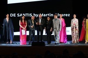 Alessandro Silvio e Daria Sturniolo di Confartigianto Messina premiano  De Santis by Martin Alvarez