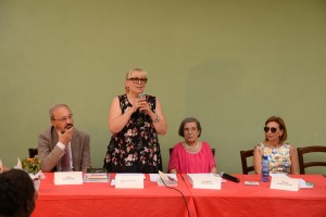 La prof.ssa Angela Vecchio introduce gli ospiti
