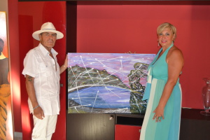 Luigi Centra assieme ad Angela Lombardo nel 2020 assieme al primo quadro per il Museo diffuso