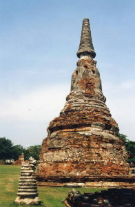 Chedi con  le ceneri di Thammatibes