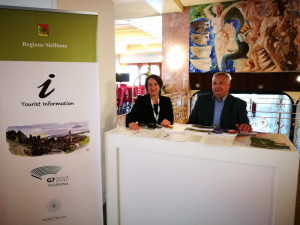 Il desk dell'Assessorato Regionale al Turismo all'Hilton