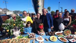 Il tavolo dei prodotti culinari