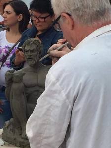 Lo scultore Turi Azzolina realizza un Sileno