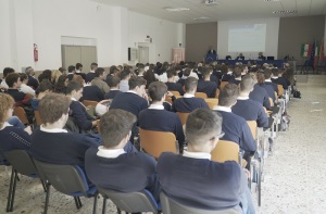Platea con studenti Besta (2)