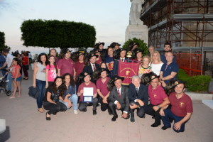 Al centro Gianni Saglimbeni con un gruppo di bersaglieri dell'associazione Peloritana