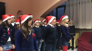 I bambini recitano al "Paradiso dei nonni"