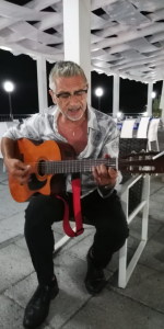 Il cantante Rosario Todaro